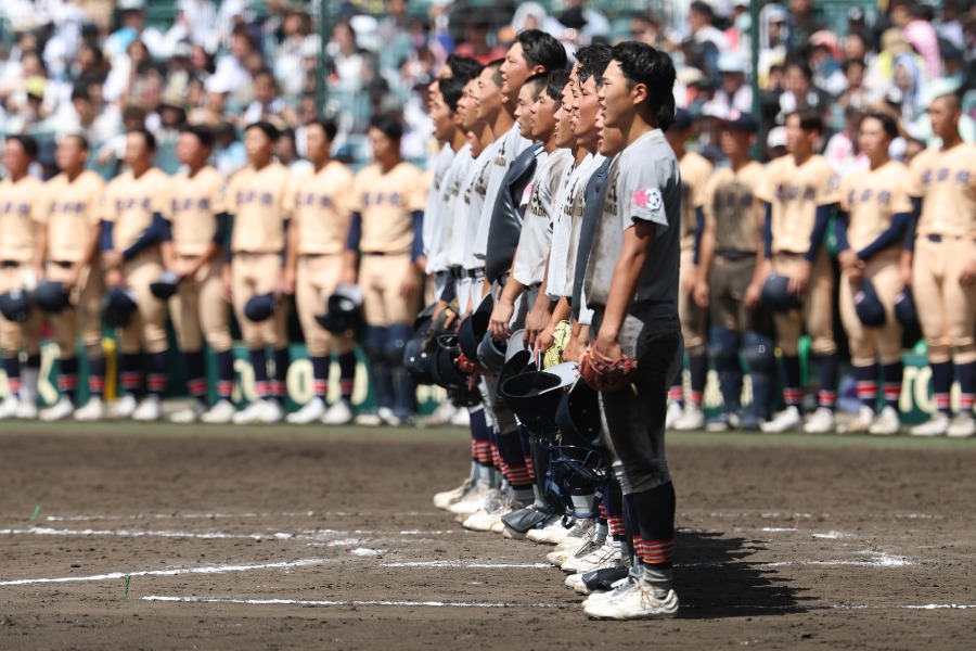 遊学館に勝利した青森山田ナイン【写真：加治屋友輝】
