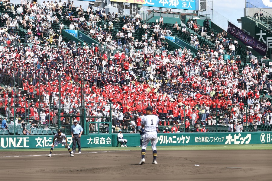 甲子園に駆け付けた東日大昌平の応援団【写真：加治屋友輝】