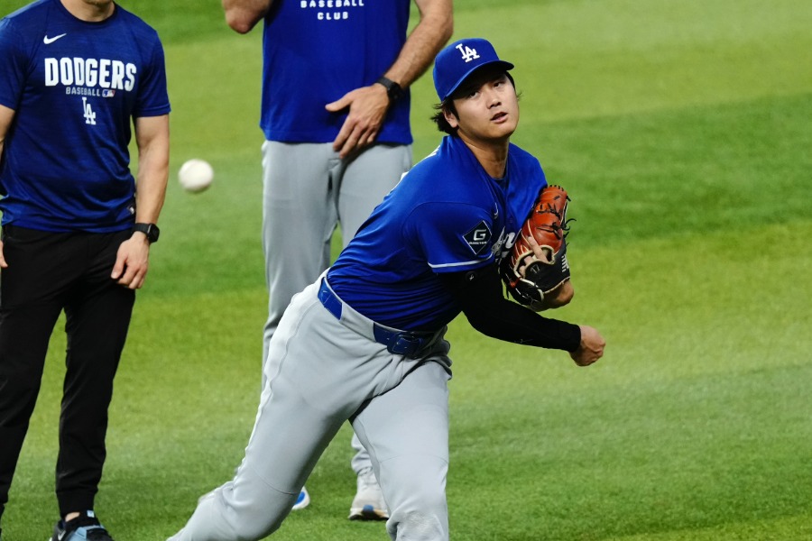 キャッチボールを行うドジャース・大谷翔平【写真:黒澤崇】