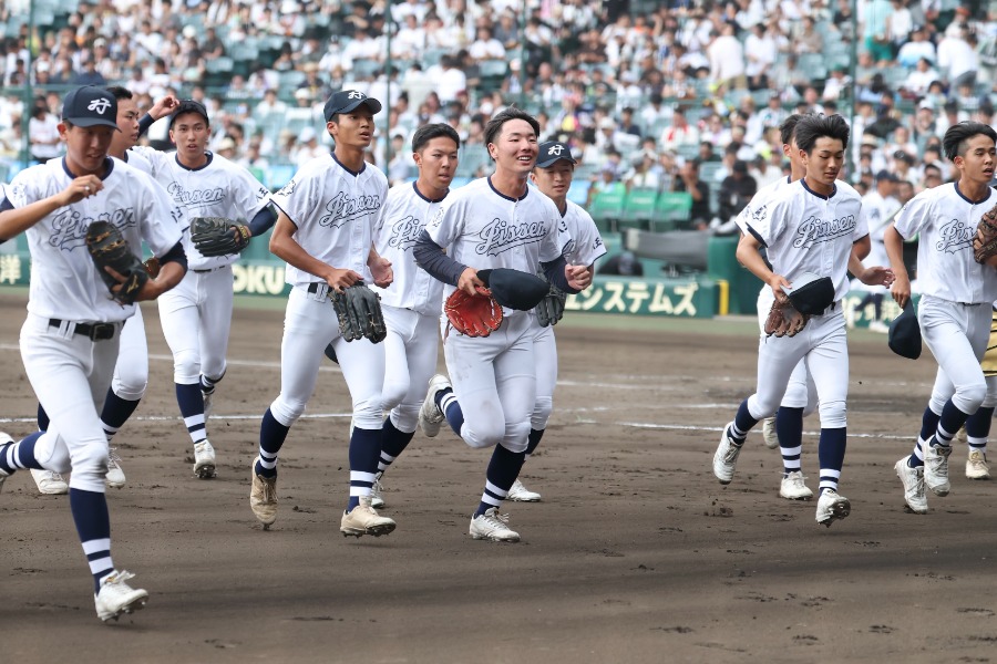 大会5日目の第3試合で鳴門渦潮と対戦した八王子実践ナイン【写真：加治屋友輝】