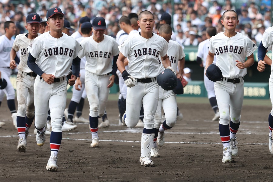 1回戦で岡山学芸館と対戦した鳥取城北ナイン【写真:加治屋友輝】