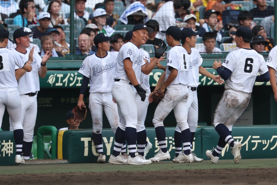 大会5日目の第3試合で鳴門渦潮と対戦した八王子実践ナイン【写真:加治屋友輝】