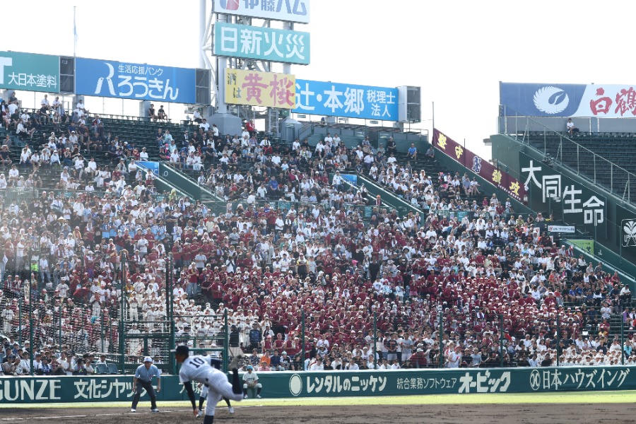 大会6日目の第1試合は明徳義塾と日南学園が対戦している【写真：加治屋友輝】