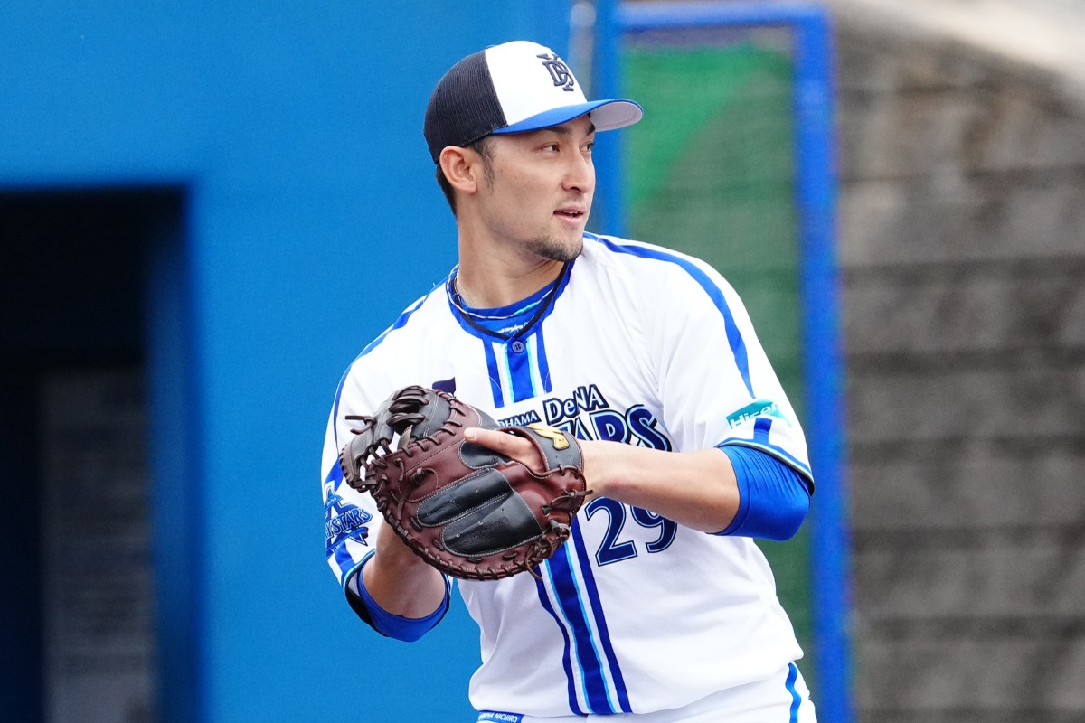 今季から楽天でプレーする伊藤光とは、ファームでバッテリーを組んだ【写真：荒川祐史】