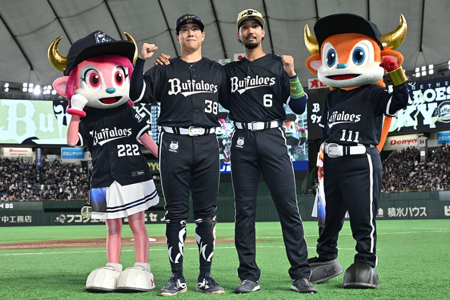 3日の楽天戦で活躍した来田涼斗(左)と宗佑磨【写真提供:(C)ORIX Buffaloes】