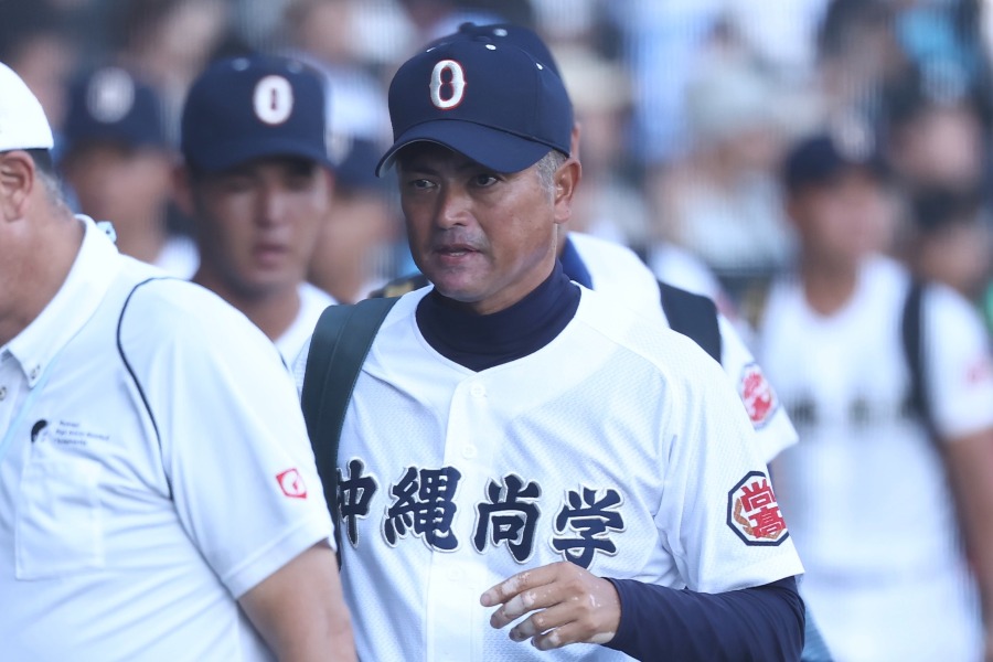 沖縄尚学・比嘉公也監督【写真:加治屋友輝】