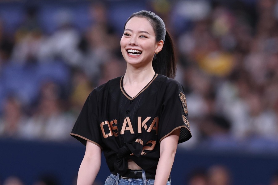 始球式を行ったなごみさん【写真提供:産経新聞社】