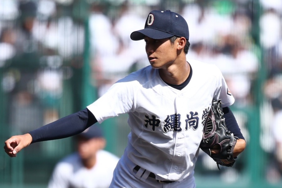横浜戦に登板した沖縄尚学・新垣有絃【写真:加治屋友輝】