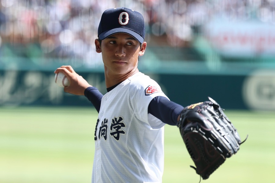 横浜戦に登板した沖縄尚学・新垣有絃【写真:加治屋友輝】