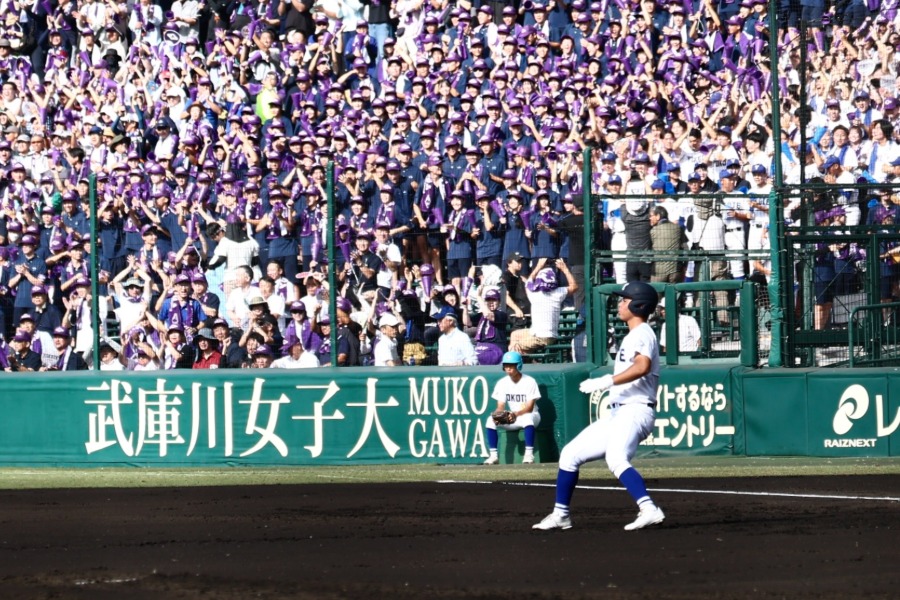 敦賀気比戦で安打を放った横手・三浦悠聖 【写真:加治屋友輝】