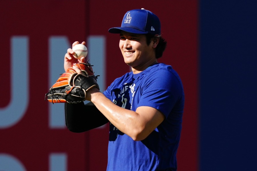 試合前、キャッチボールを行うドジャース・大谷翔平【写真:黒澤崇】