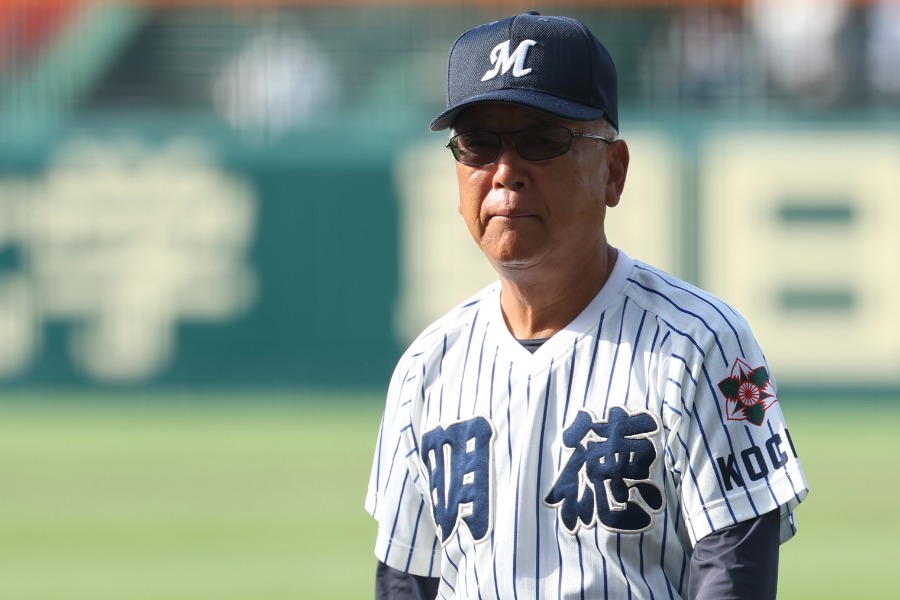 日南学園戦で指揮を執った明徳義塾・馬淵史郎監督【写真:加治屋友輝】