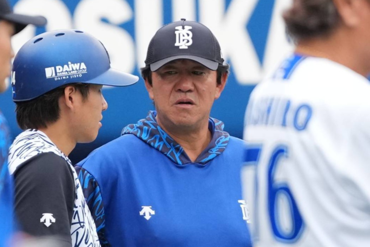 7月から1軍に配置転換された鈴木尚典コーチ【写真：井上学】