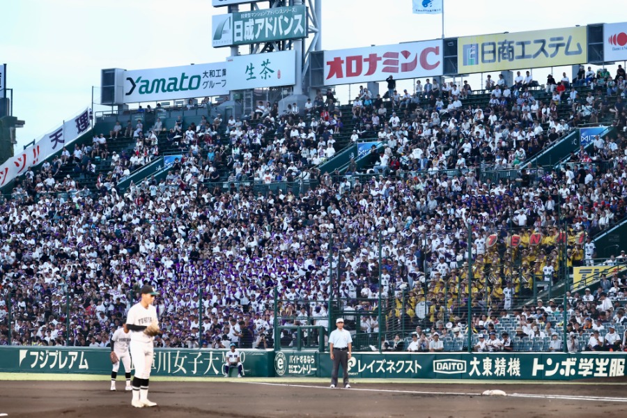甲子園に駆け付けた天理の応援団【写真:加治屋友輝】