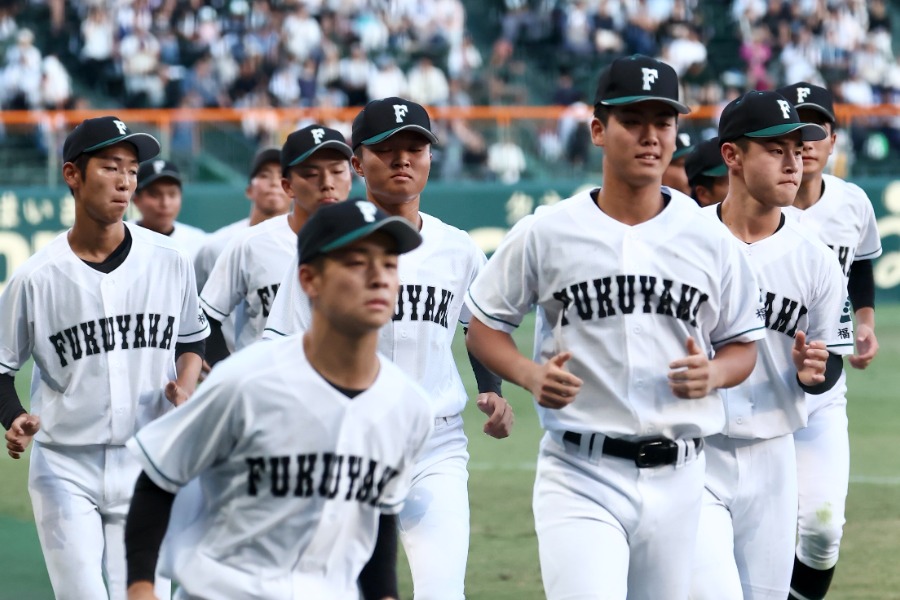 夏の甲子園初出場を果たした市福山ナイン【写真：加治屋友輝】