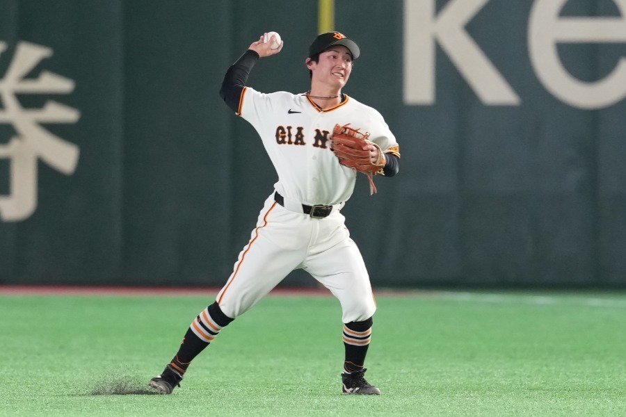 阪神戦で好守を見せた巨人・浦田俊輔【写真:井上学】