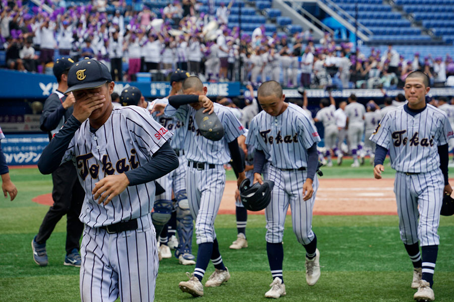 相陽クラブに敗れ涙を流す東海大静岡翔洋中ナイン【写真：磯田健太郎】