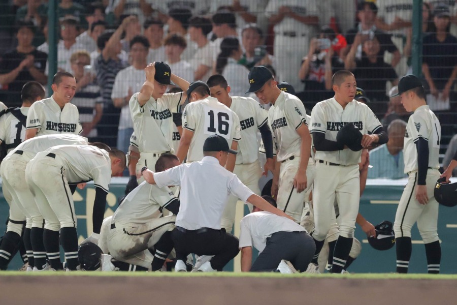 11日の第4試合で三重に敗れた松商学園ナイン【写真:アフロ】
