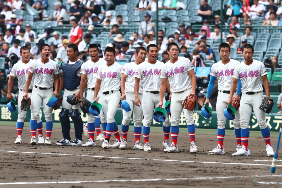 12日の第2試合で仙台育英と対戦した花咲徳栄ナイン【写真:加治屋友輝】