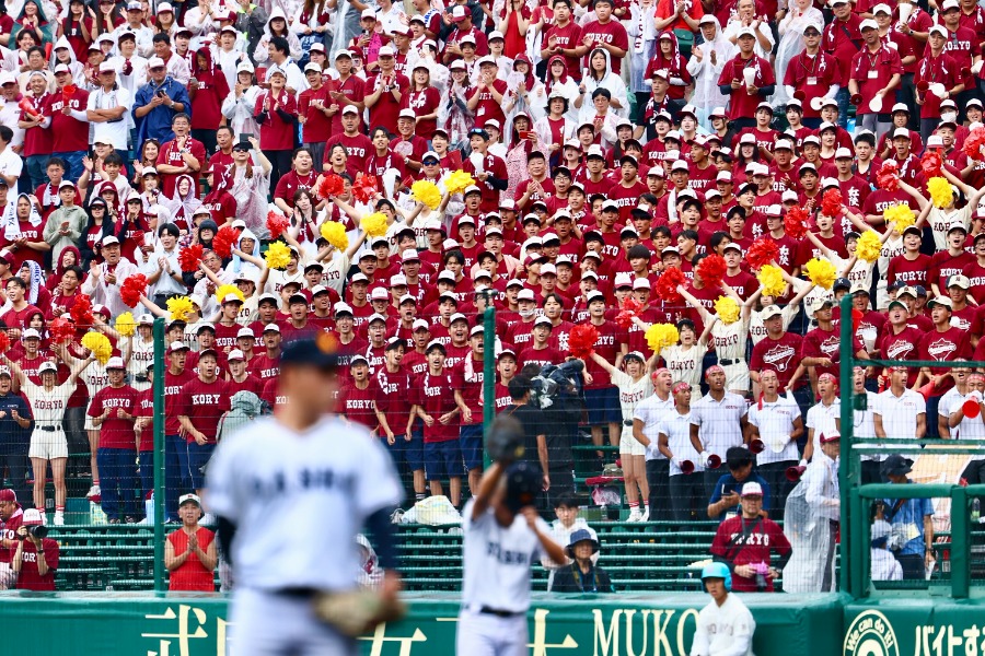 迫力ある演奏で選手を支えた拓大紅陵の応援団【写真:加治屋友輝】