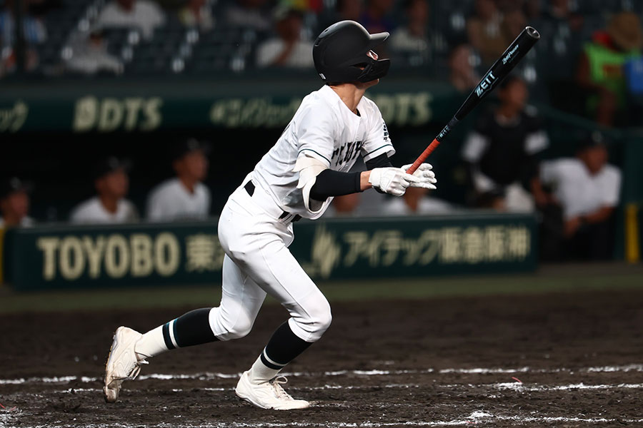 天理戦で適時打を放った福山・岩本大輝【写真：加治屋友輝】
