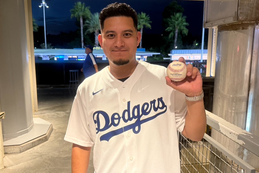 大谷翔平の27号をキャッチしたイバン・ミランダさん【写真：上野明洸】