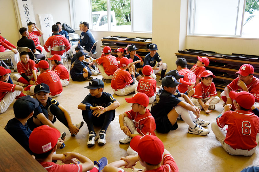 街の特徴からプレーの称賛まで様々な話題が飛び交う【写真:磯田健太郎】