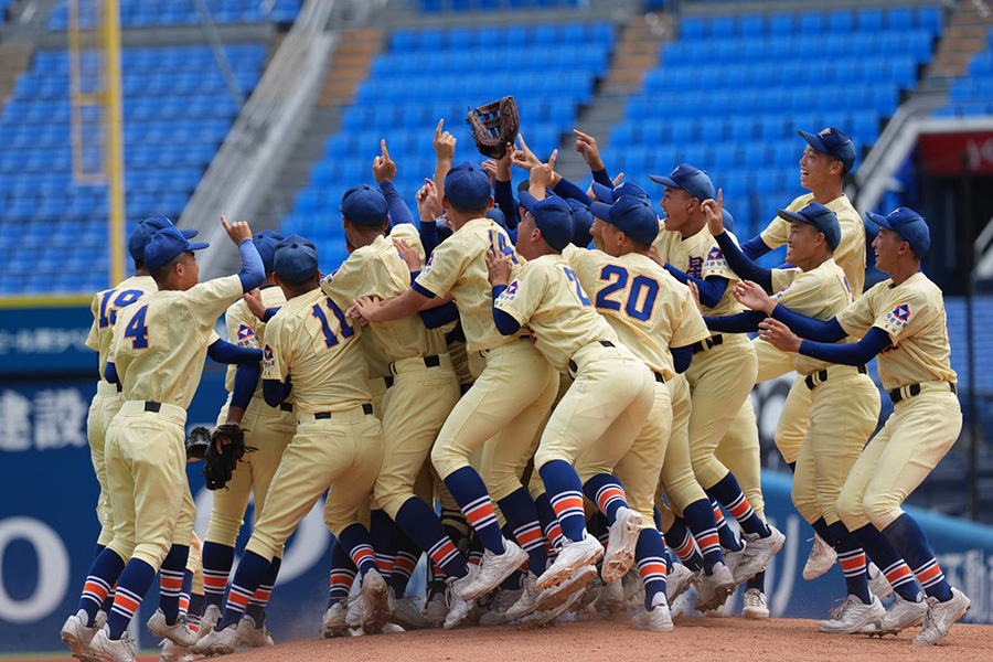 5年ぶり5度目の優勝を飾った星稜中【写真:井上学】