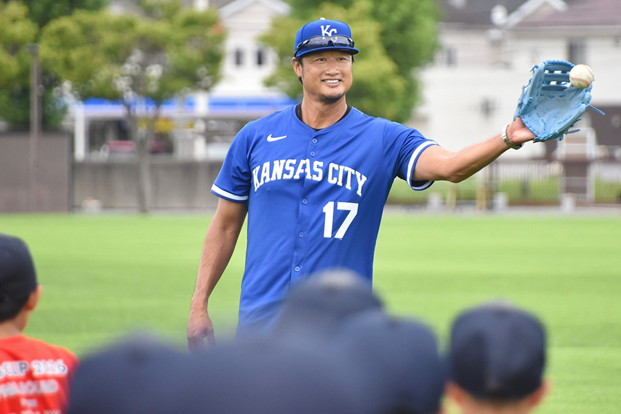 「野球ができる喜びや幸せを感じて」とマック鈴木さん【写真：川浪康太郎】