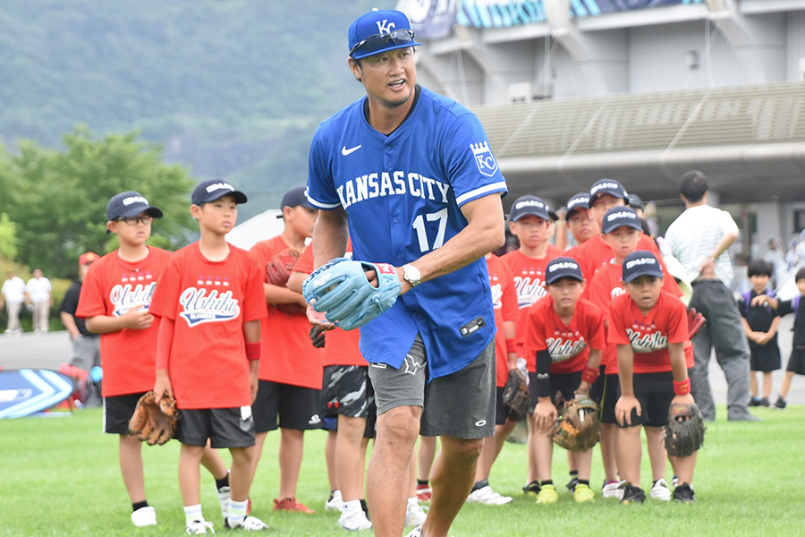 「MLB CUP」で野球教室を行ったマック鈴木さん【写真：川浪康太郎】