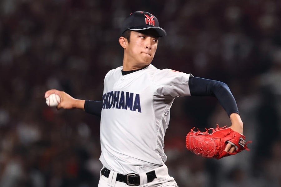 日南学園戦に登板した横浜・織田翔希【写真：加治屋友輝】