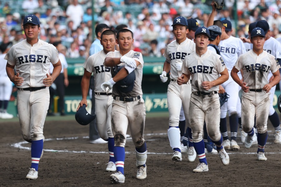 三重に敗れた履正社ナイン【写真：加治屋友輝】