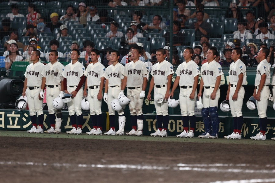 2回戦で横浜に敗れた日南学園ナイン【写真:加治屋友輝】