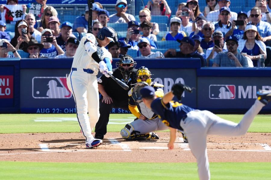ブルワーズのジェイコブ・ミジオロウスキーと対戦したドジャース・大谷翔平【写真：黒澤崇】