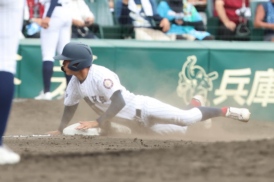 三盗を決めた有明・永田晴輝【写真：アフロ】