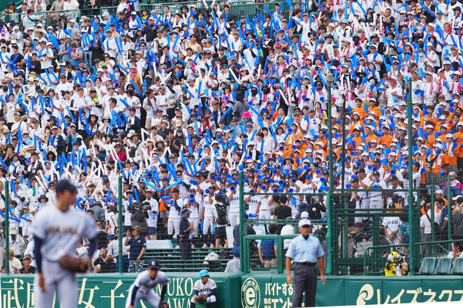 甲子園に駆け付けた有明の応援団【写真:荒川祐史】