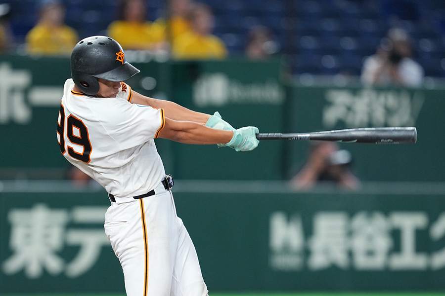 6回に左前適時打を放った多摩川ボーイズ・関蓮太郎【写真：イワモトアキト】