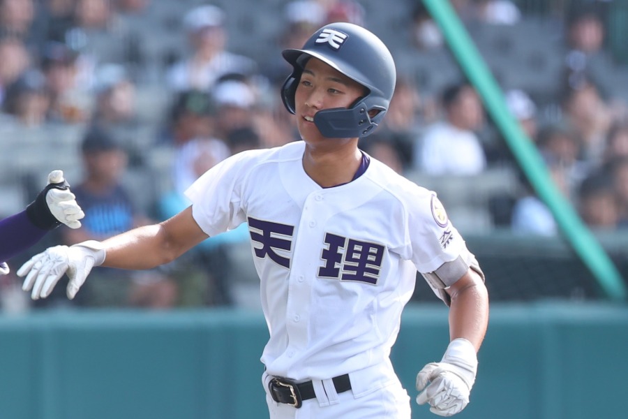 大会2号を放った天理・金本相有【写真：加治屋友輝】