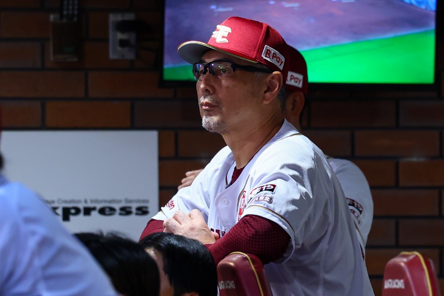 楽天・吉井理人監督【写真：加治屋友輝】