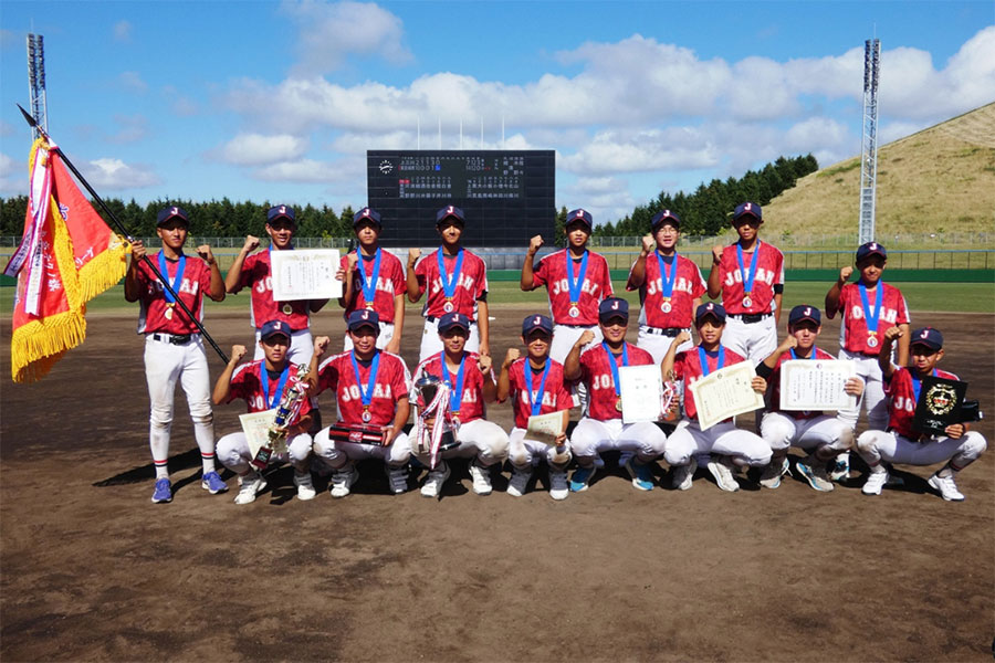 優勝した東京城南ボーイズ【写真:日本少年野球連盟提供】