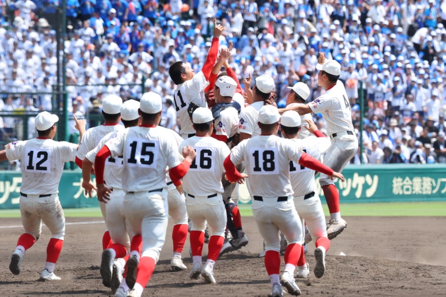 優勝した智弁和歌山ナイン【写真：加治屋友輝】