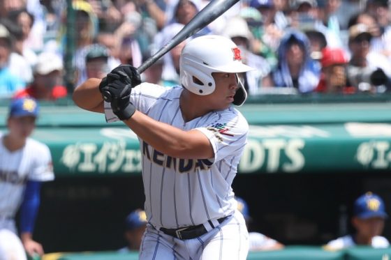 「お前が最後の打者で良かった」　初出場が甲子園決勝9回2死…仲間と監督に愛された“12番”
