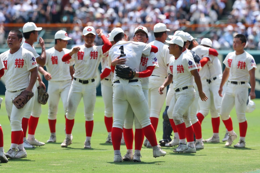 優勝した智弁和歌山ナイン【写真：加治屋友輝】
