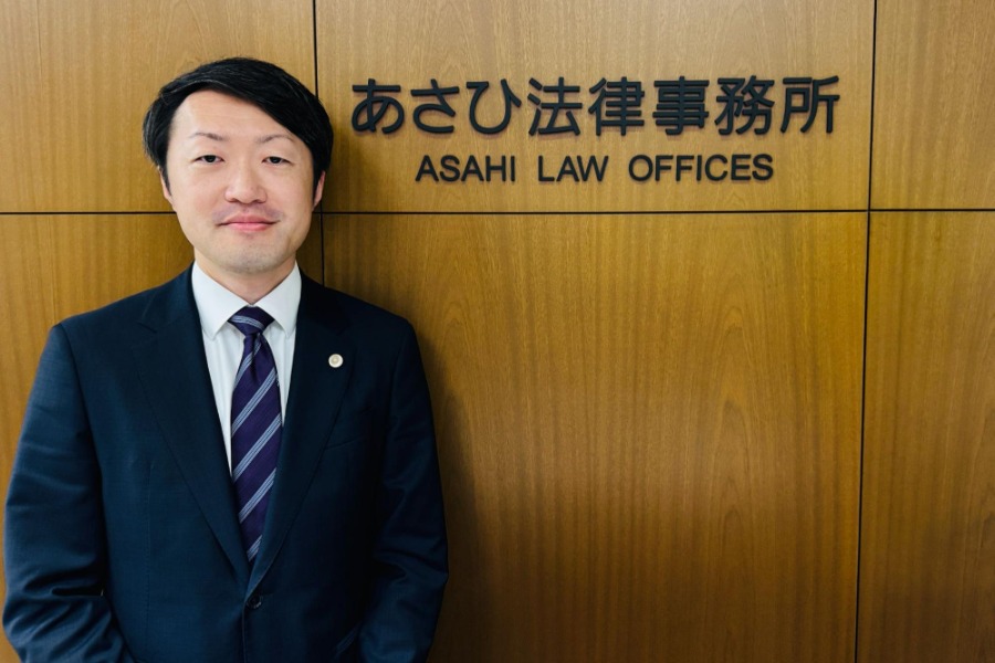 遊学館OBで現在は弁護士として活躍する高根和也さん【写真：町田利衣】