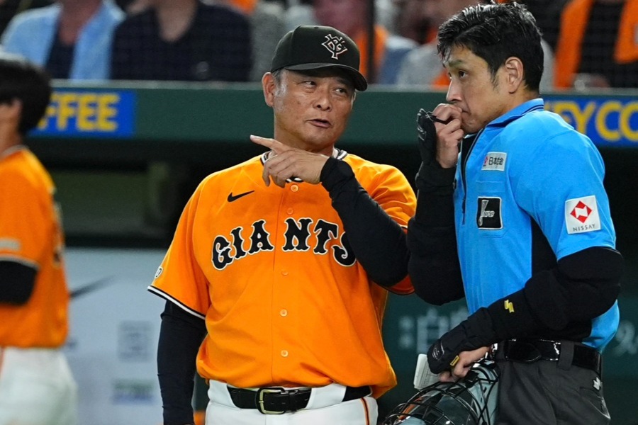 広島戦で指揮を執った巨人・橋上秀樹監督代行【写真:小林靖】