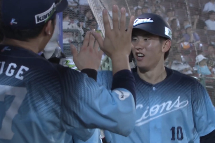 楽天戦で勝ち越し2ランを放った西武・小島大河【画像：パーソル パ・リーグTV】
