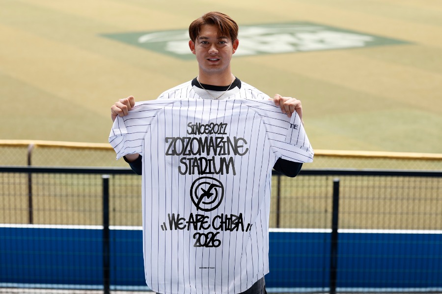 ロッテは「ZOZOコラボユニホーム」付きチケットを限定販売する【写真：球団提供】　