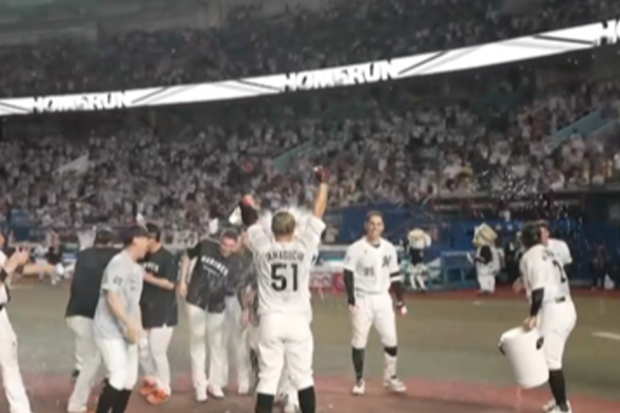 サヨナラ勝ちを収めたロッテ【画像:パーソル パ・リーグTV】