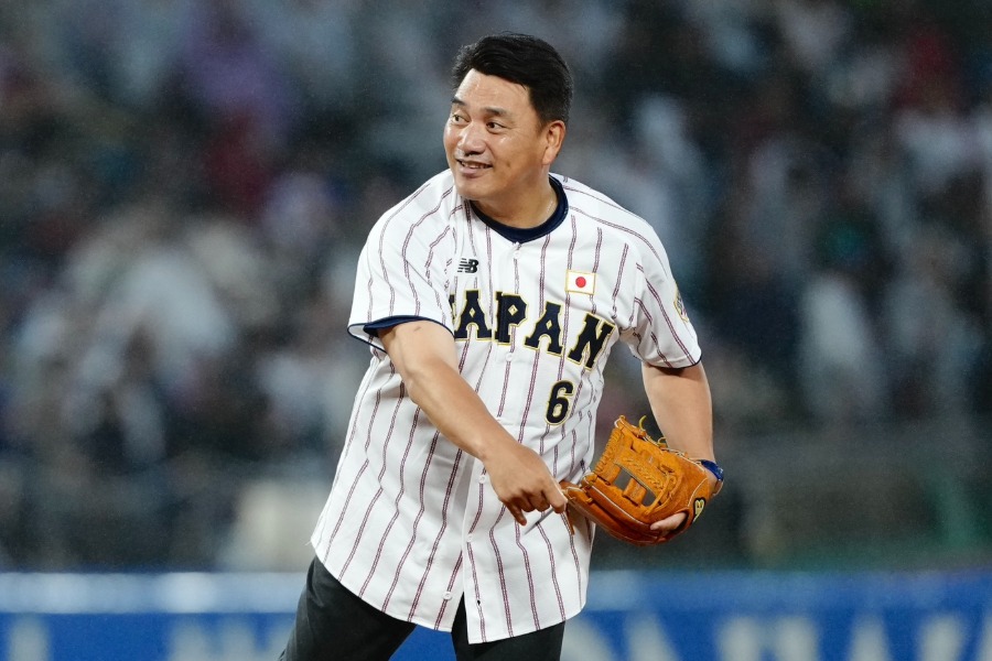 始球式を行った侍ジャパン・井口資仁監督【写真:黒澤崇】
