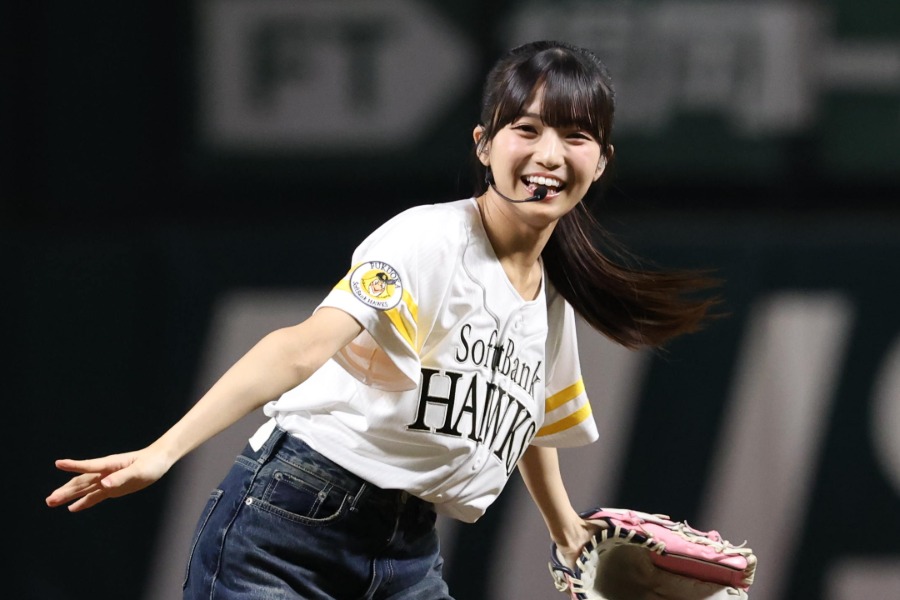 セレモニアルピッチを行った「乃木坂46」の瀬戸口心月さん【写真：栗木一考】